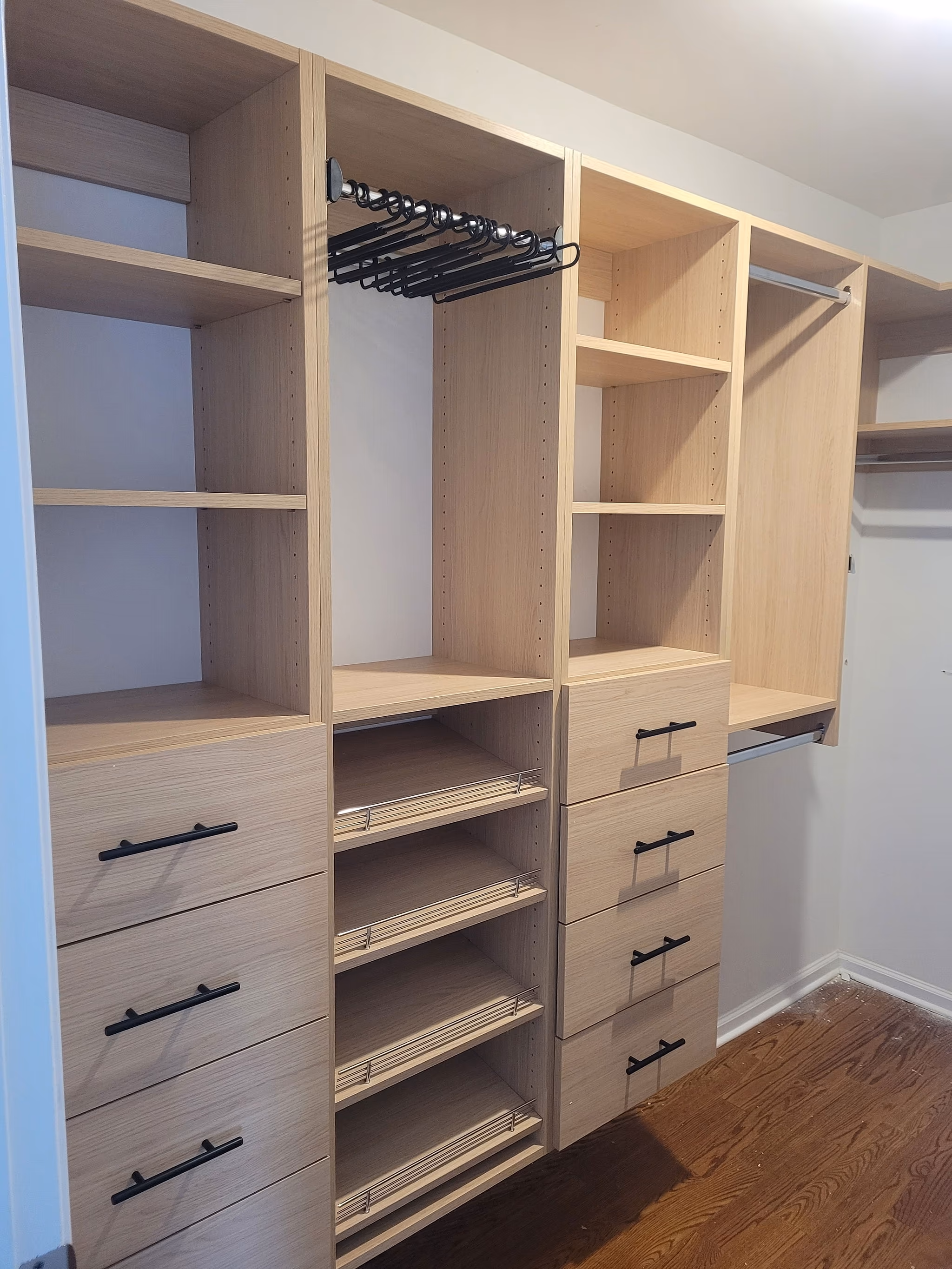 Reach-In Closet 5